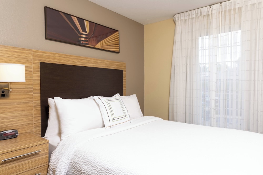 Towneplace Suites by Marriott East Lansing - photo 9