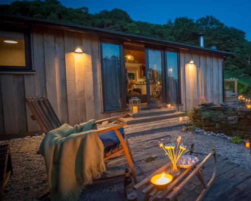 Little Kestrel Cabin — 4-Star Luxury Hotel in Machynlleth, United Kingdom
