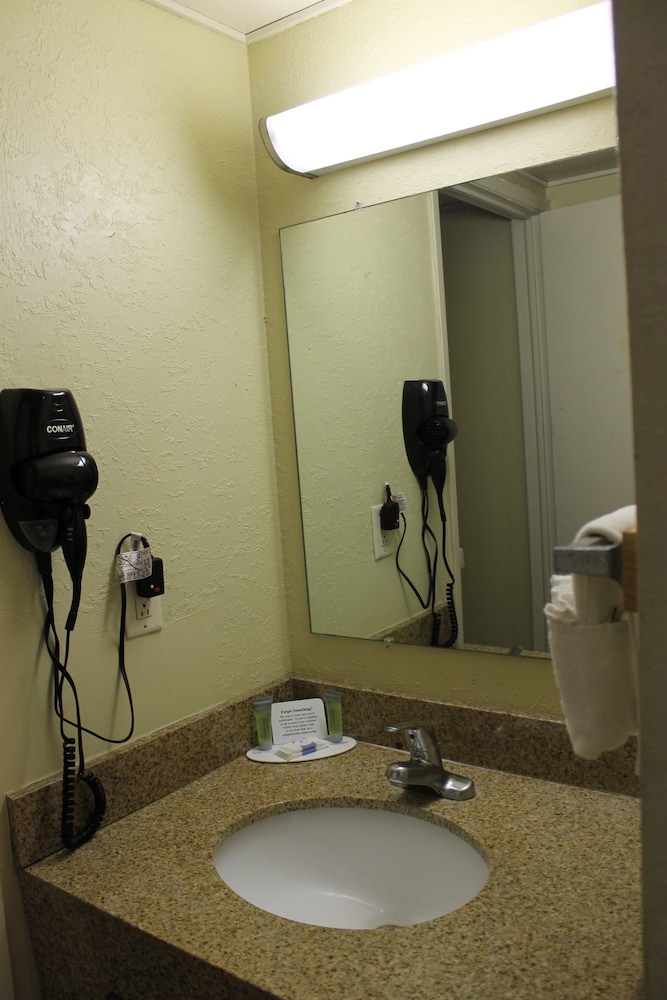 Wyatt Earp Hotel - photo 8