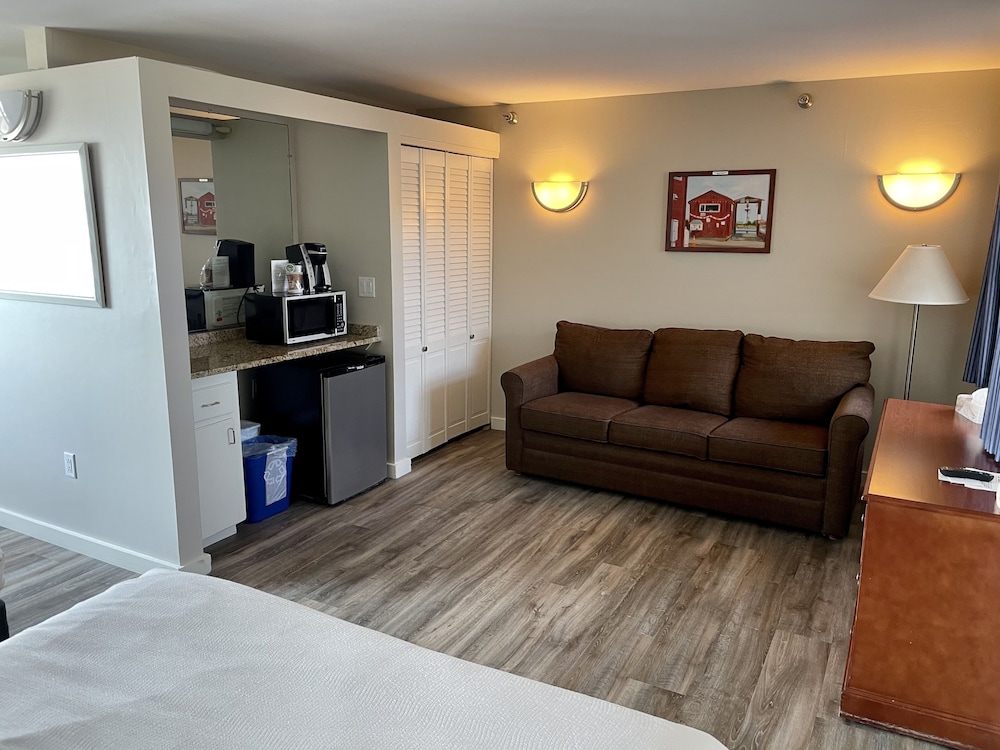 Atlantic Oceanfront Hotel - photo 14
