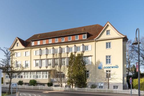 Haus Godewind Ferienwohnung 10 mit Balkon und Strandkorb — 4-Star Luxury Hotel in Ostseebad Binz, Germany