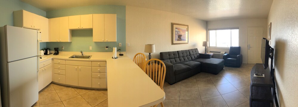 Legacy Harbour Hotel & Suites - photo 9