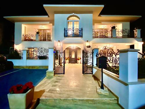 SaraDa Boutique Luxury Apartment — 4-Star Luxury Hotel in Deva, Romania