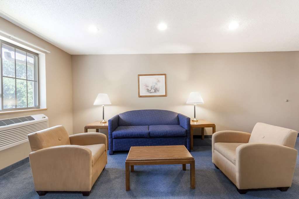 Super 8 by Wyndham East Stroudsburg Poconos - photo 12