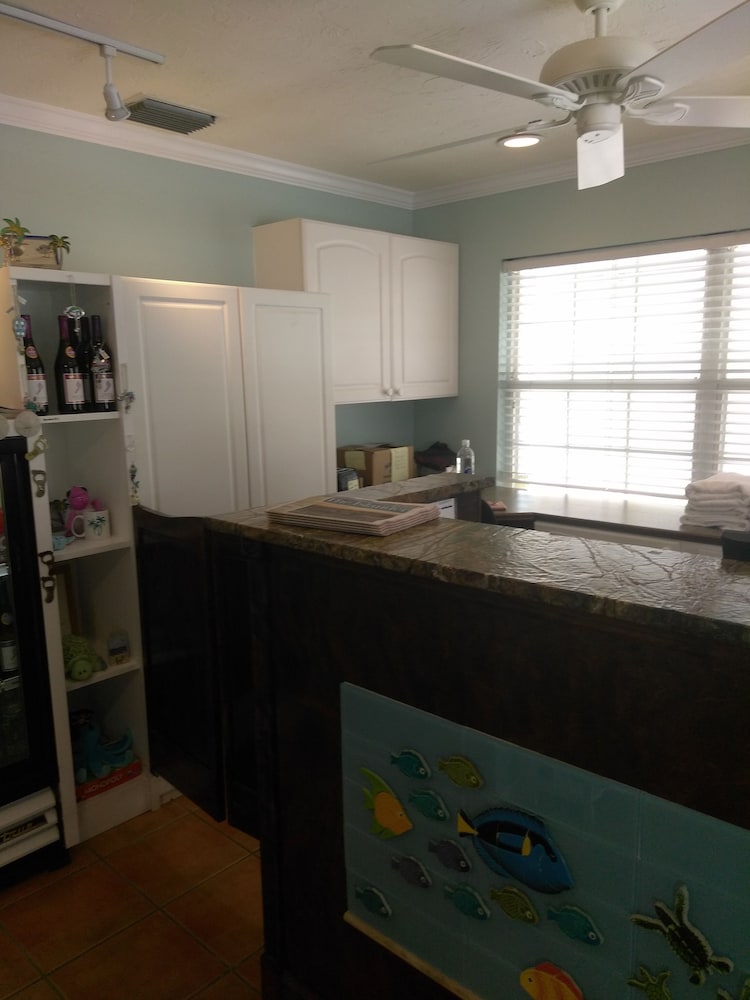 Tradewinds Beach Resort - photo 2