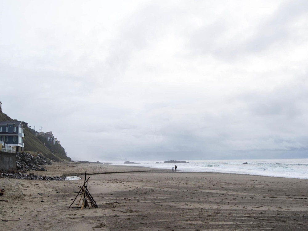 The Sandcastle Beachfront Hotel - photo 98