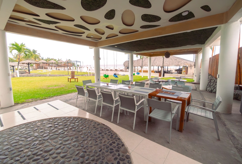 Artisan Family Hotels And Resorts Playa Esmeralda