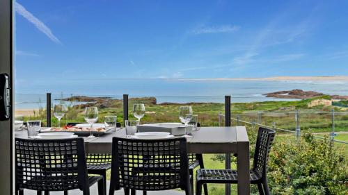 Birubi Beach House Anna Bay Beachfront — 4-Star Luxury Hotel in Anna Bay, Australia