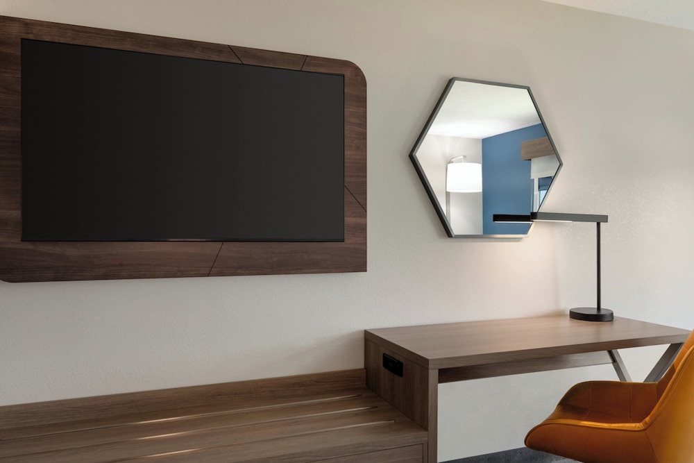 Holiday Inn Express Hotel & Suites North Fremont By Ihg - photo 14