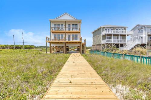 Oceanfront Luxury 4BR with Elevator sleeps 12 - last minute hotel in Unknown City