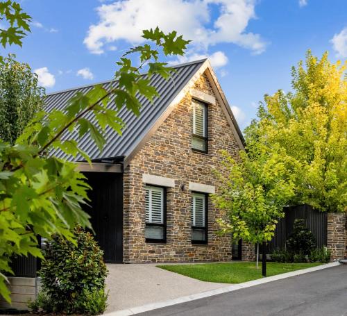Vale 194 Luxury Accommodation in McLaren Vale 5 holiday homes with king size beds — 4-Star Luxury Hotel in Mclaren Vale, Australia
