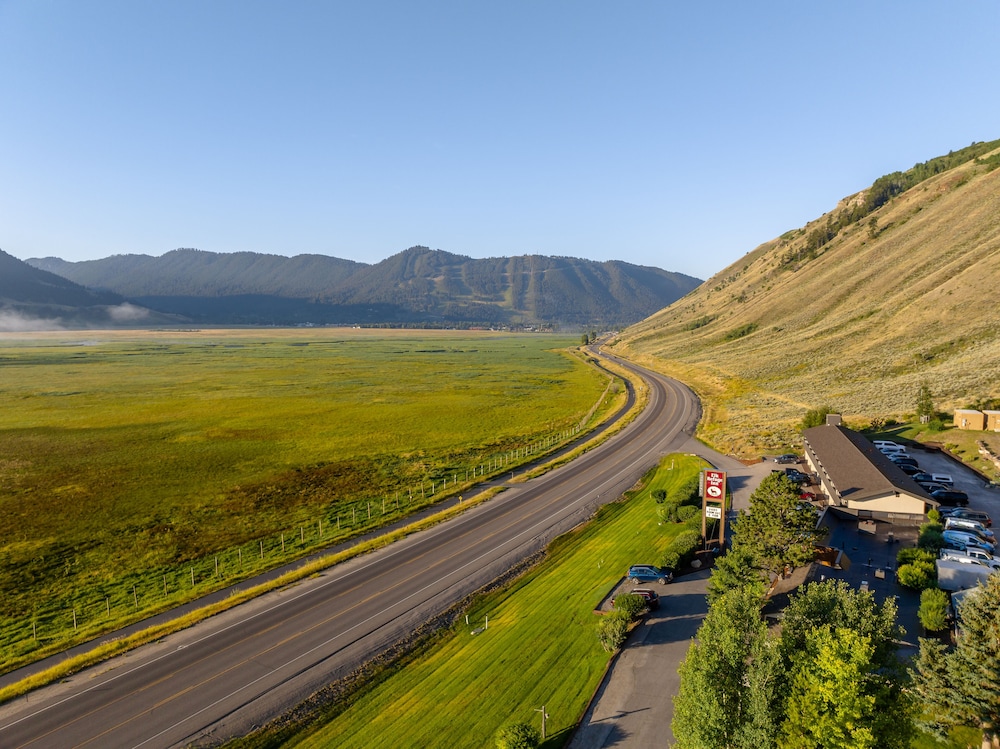 Elk Refuge Inn - photo 114