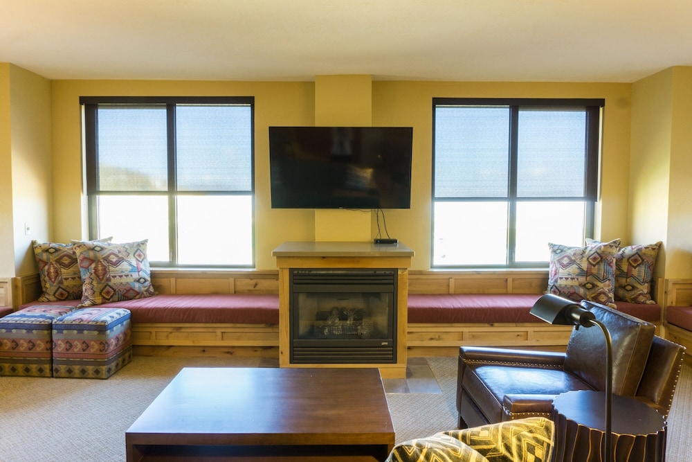 Deluxe condo in newly remodeled Grand Summit Hotel by RedAwning Save 20 on 7 Nights - photo 23