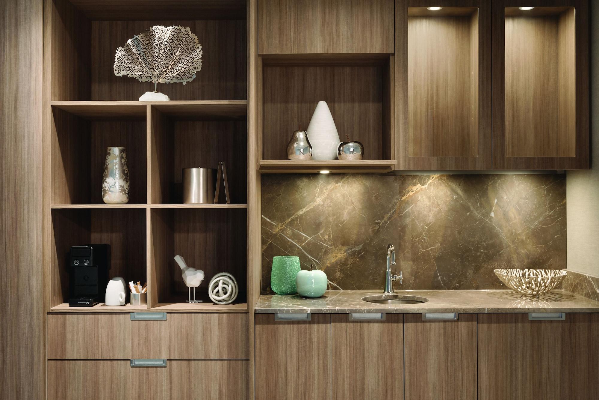 Seaside Hotel North Vancouver in North Vancouver, Canada