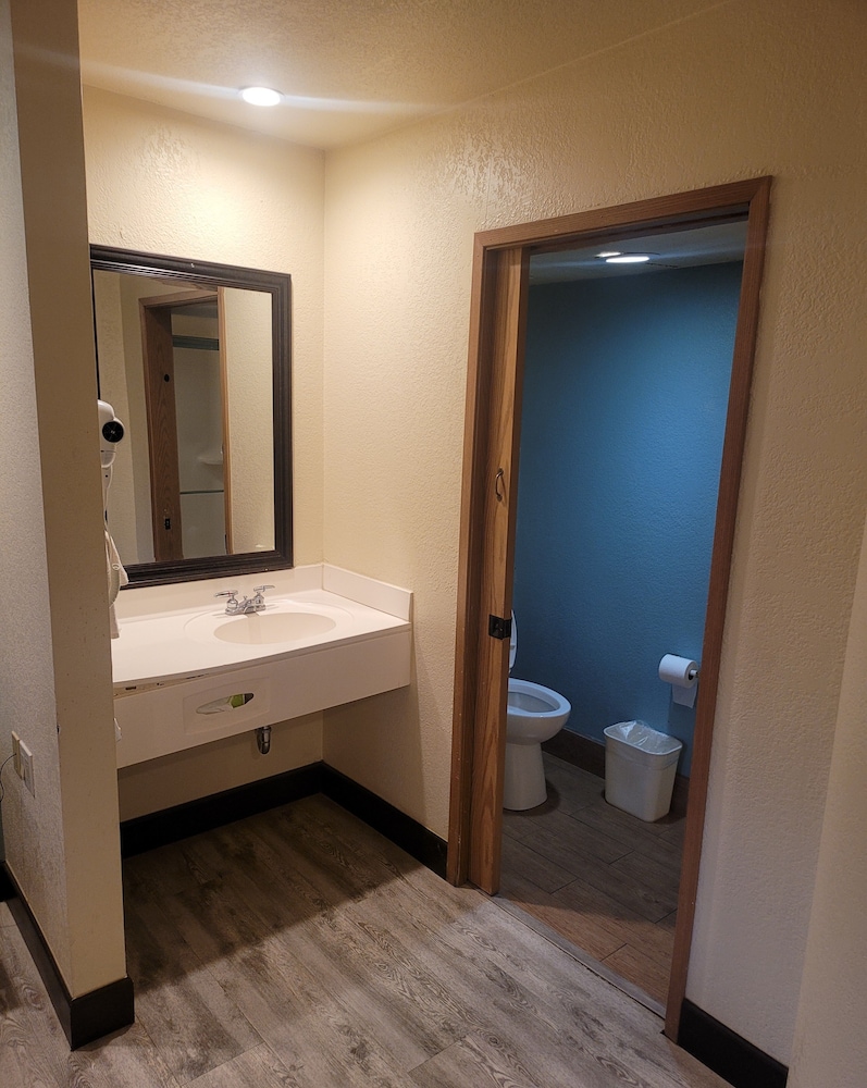 Super 8 by Wyndham Show Low - photo 21