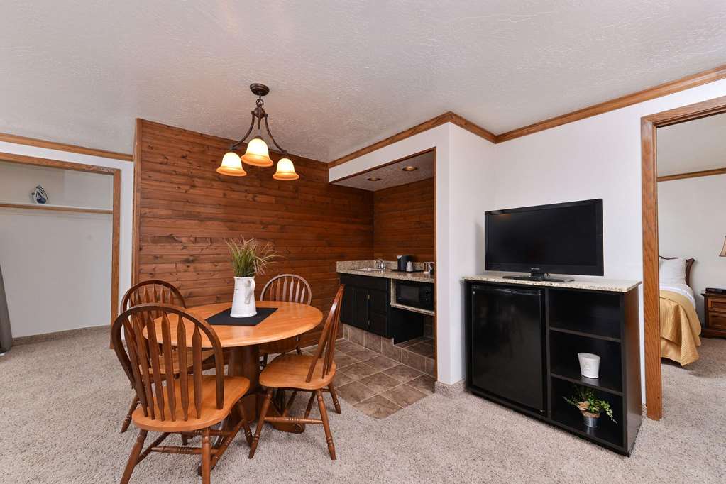 Quality Inn Vernal near Dinosaur National Monument - photo 11