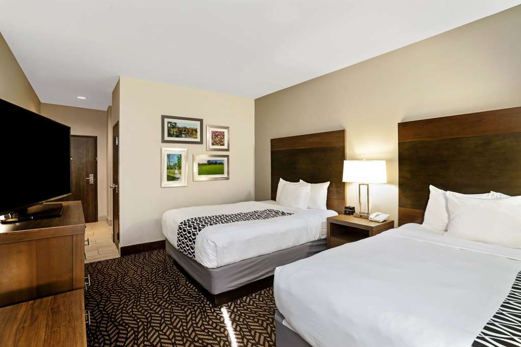 La Quinta Inn & Suites by Wyndham Tuscaloosa University - photo 17