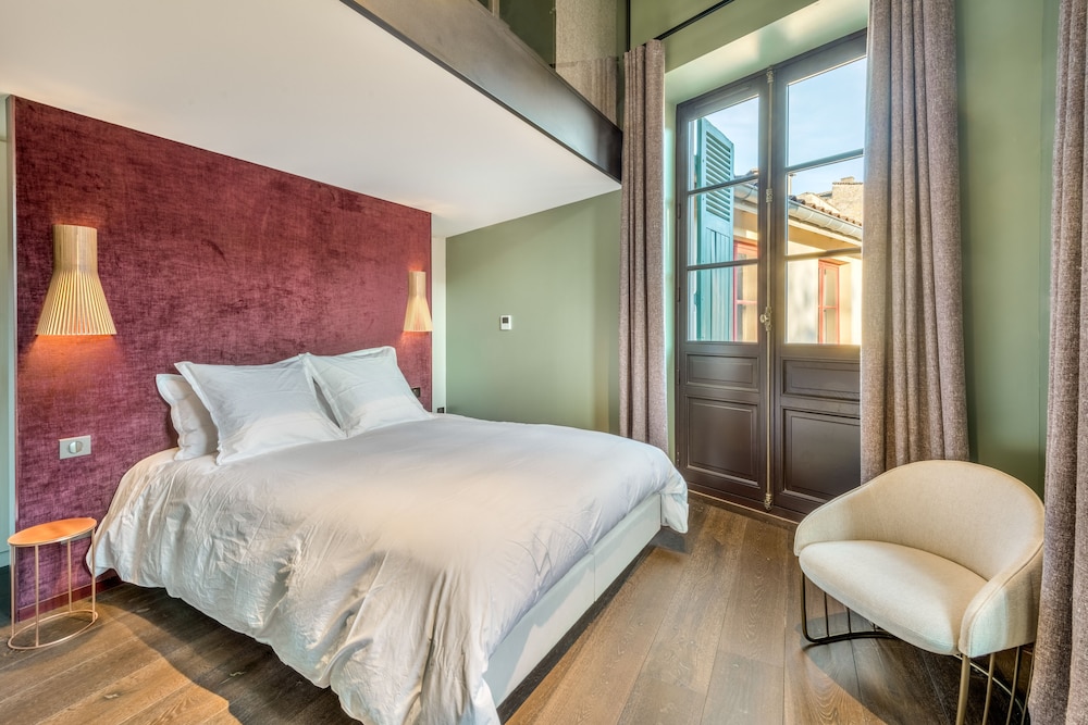 Les Suites de l’Île Barbe in Lyon, France