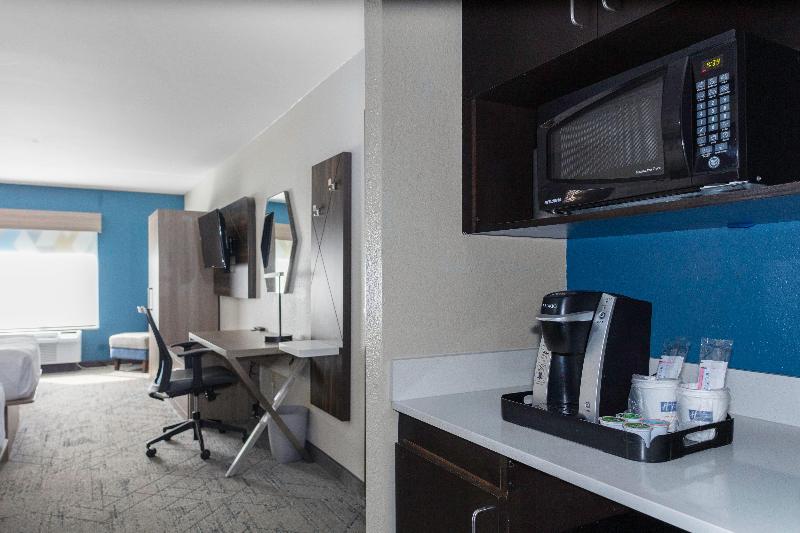 Holiday Inn Express & Suites Roanoke Rapids SE by IHG - photo 97