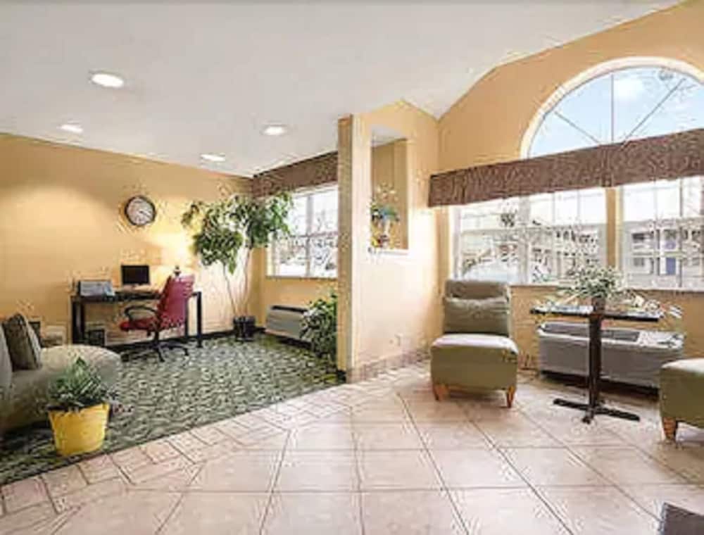 Days Inn & Suites by Wyndham Lafayette IN - photo 10
