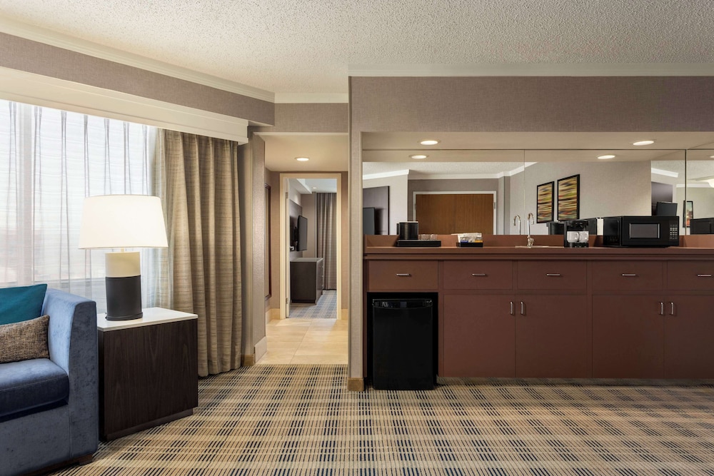 Embassy Suites by Hilton Kansas City Overland Park - photo 16