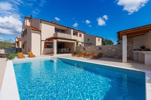 Villa Solis new private pool villa 4 bedrooms near Pula & beaches — 4-Star Luxury Hotel in Marcana, Croatia
