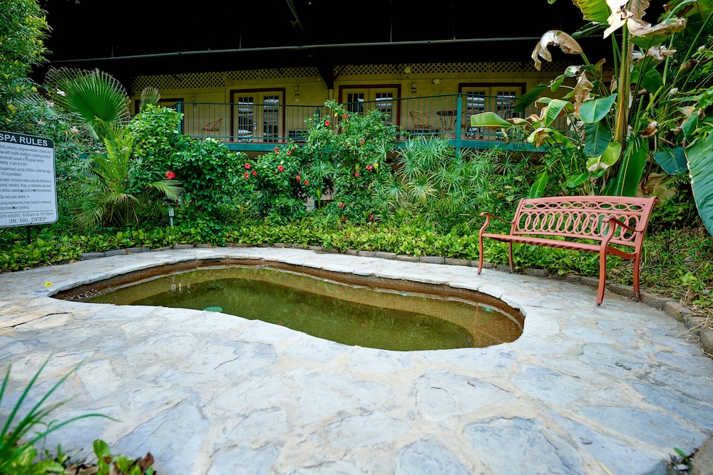 Family Garden Inn & Suites - photo 16