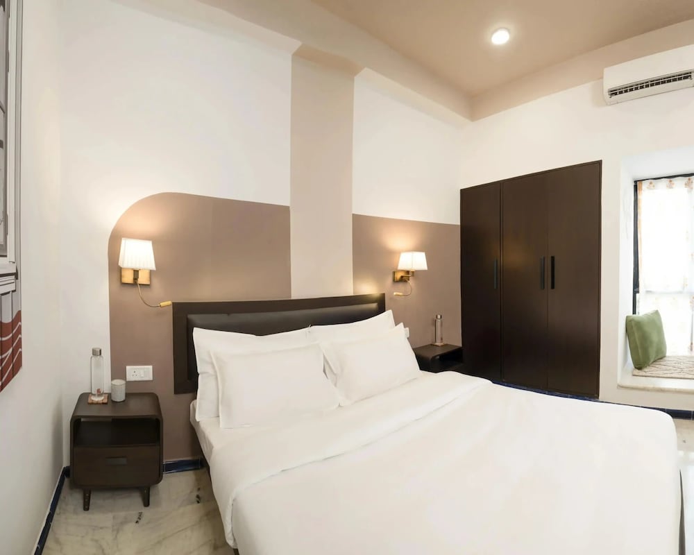 Bedchambers Suite Near Sector 29