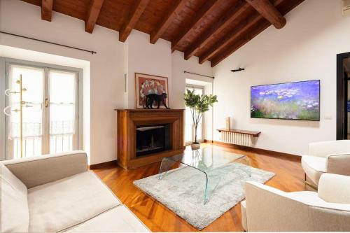 Luxury apartment private parking Como center — 4-Star Luxury Hotel in Como, Italy
