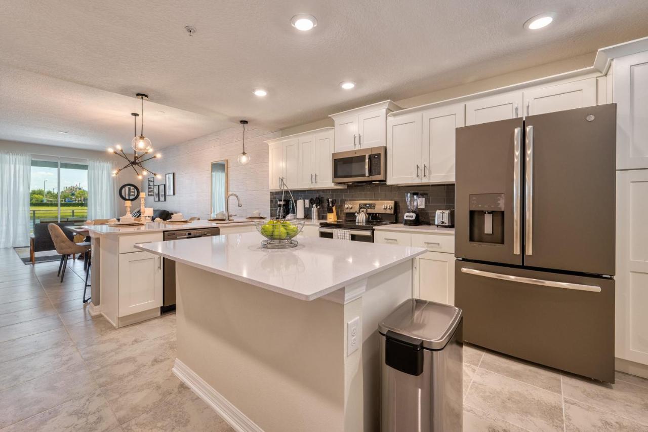 Modern Luxe Condo Stunning Design — 4-Star Luxury Hotel in Kissimmee, United States