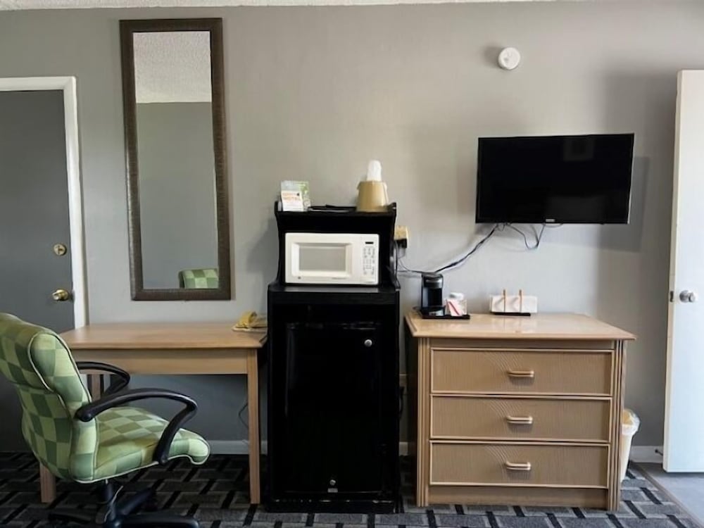 Hawkeye Motel - photo 15