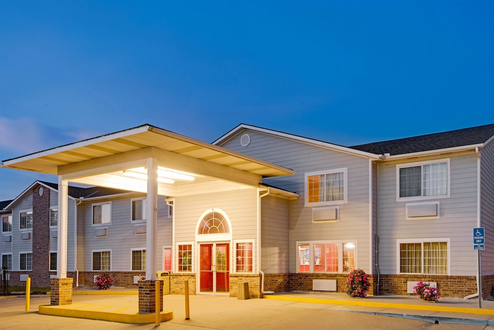 Super 8 by Wyndham Riverside Kansas City - photo 16