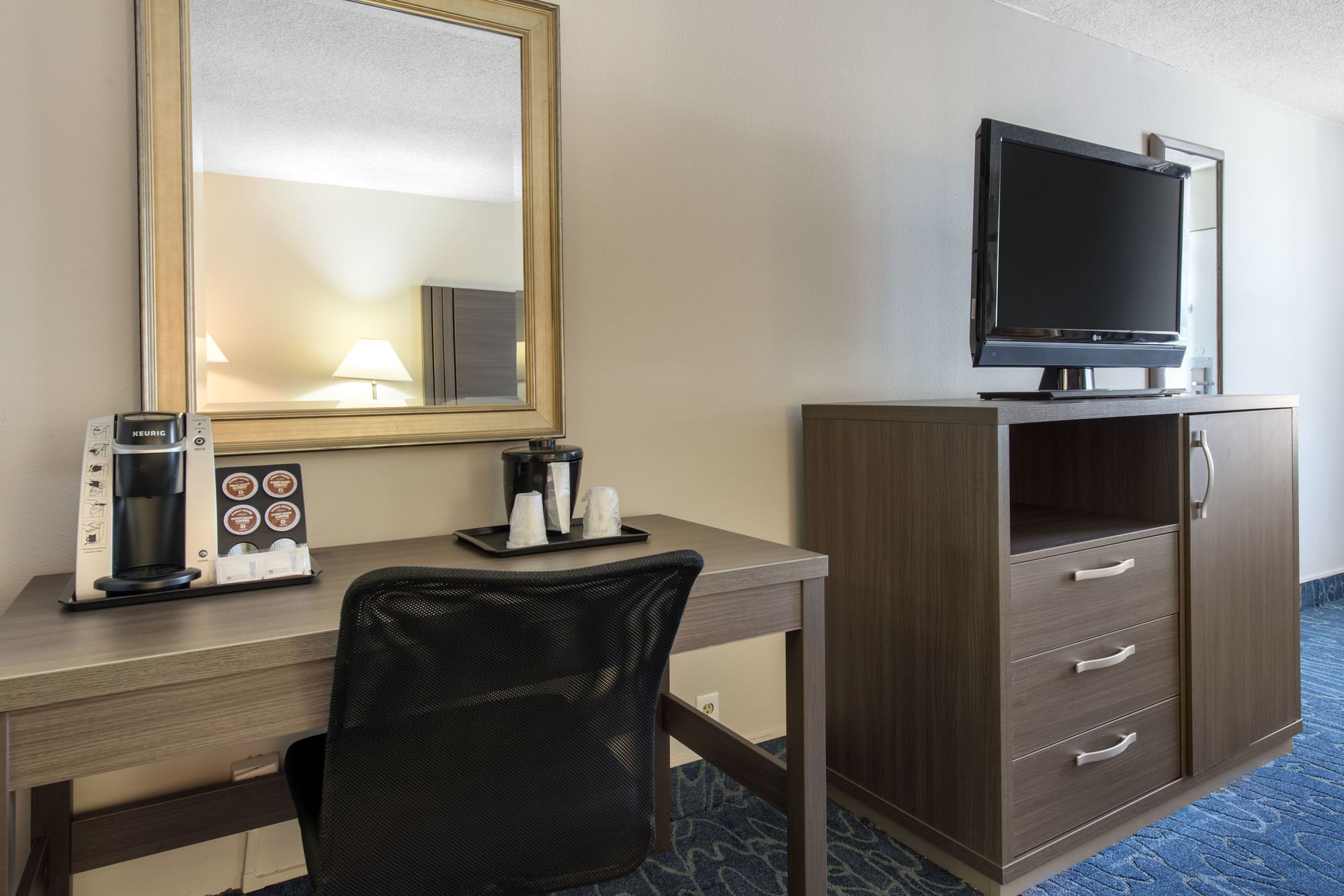 Econo Lodge Orlando Airport - photo 15