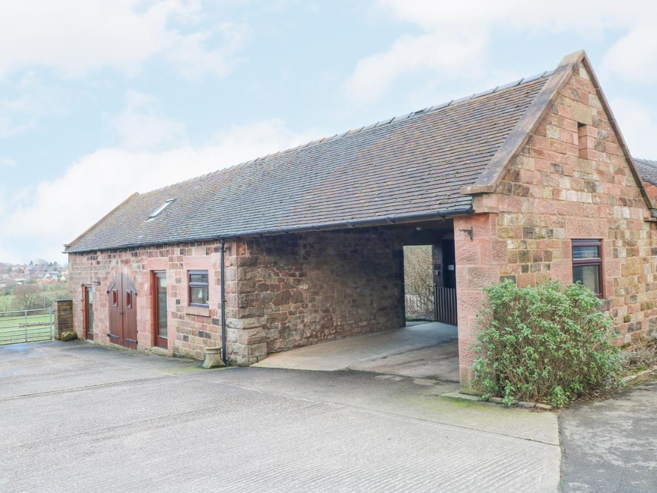 Oldfield Barn - carbon neutral hotel in Cheddleton