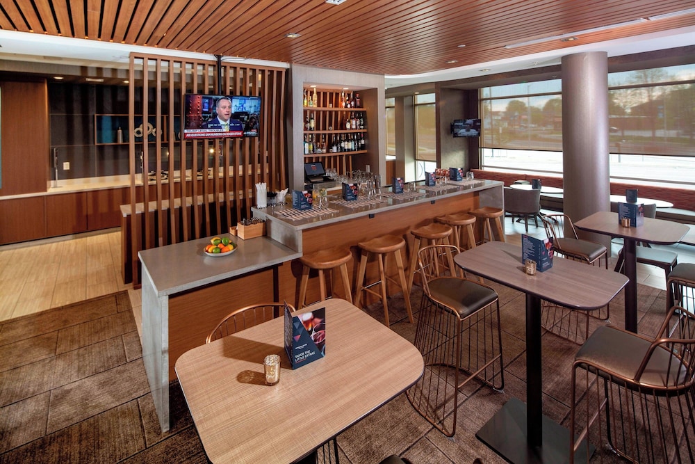 SpringHill Suites by Marriott Newark Downtown - photo 2