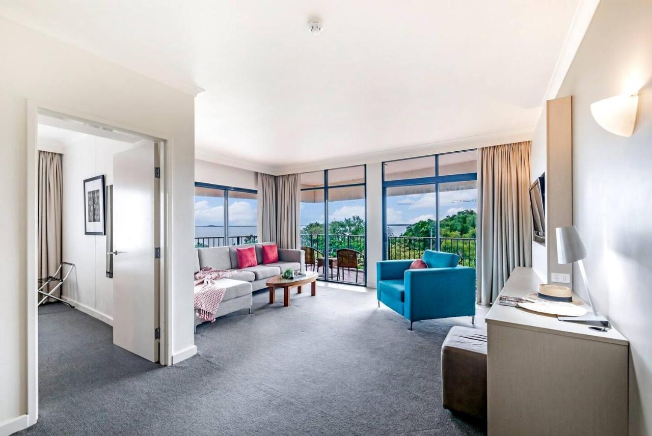 Corner Balcony Suite on the Esplanade with Pool — 4-Star Luxury Hotel in Darwin, Australia