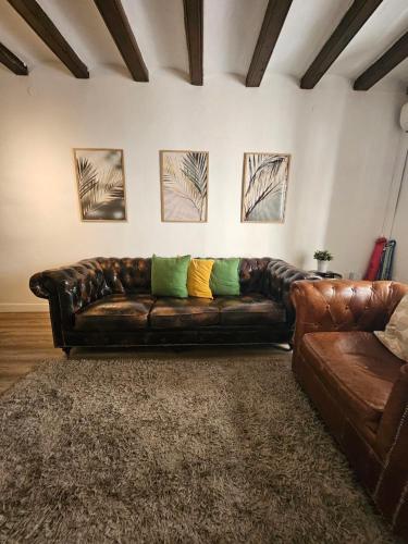 Five Room Family Flat Near Ramblas — 4-Star Luxury Hotel in Barcelona, Spain