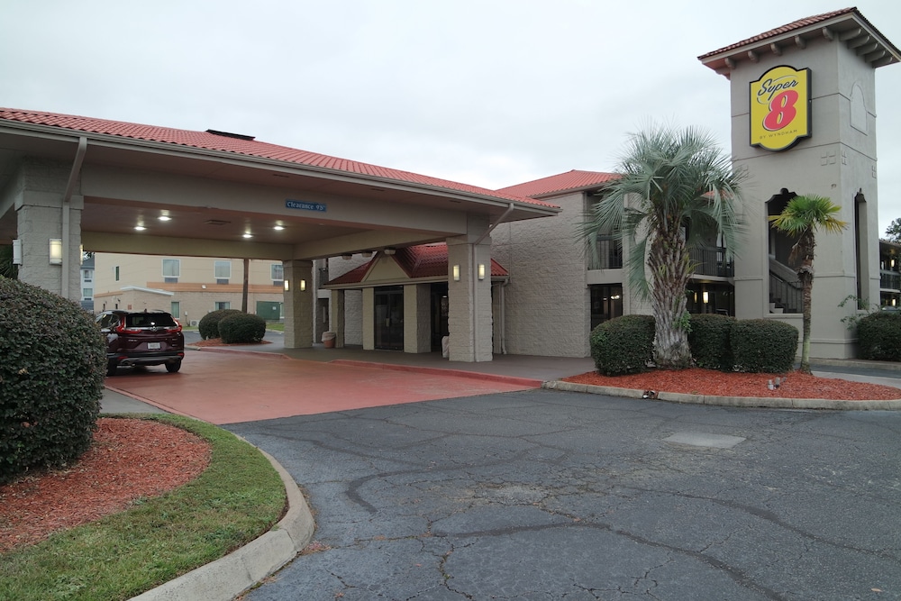 Super 8 by Wyndham Savannah - photo 33