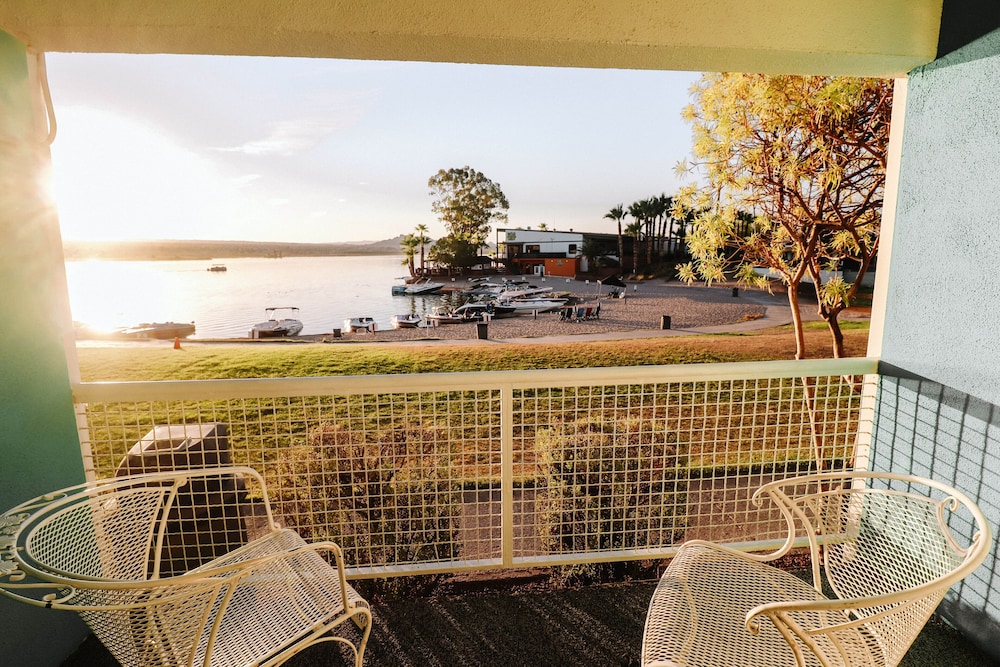 The Nautical Beachfront Resort - photo 18