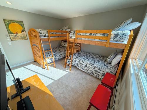 F4 Warm Fairway Village Townhome mountain views and large lawn So much to do - photo 59