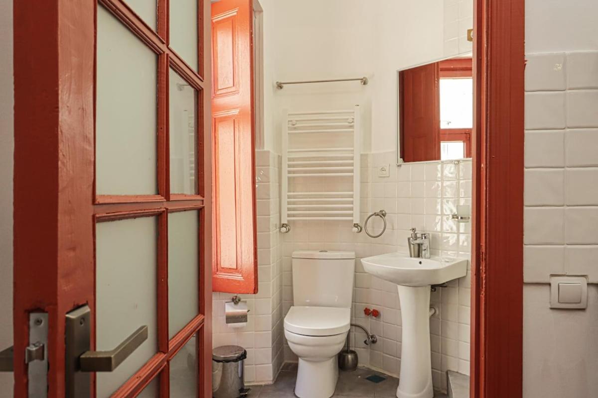 Unique 3 Studio Combo for 6 Guests By Wehost