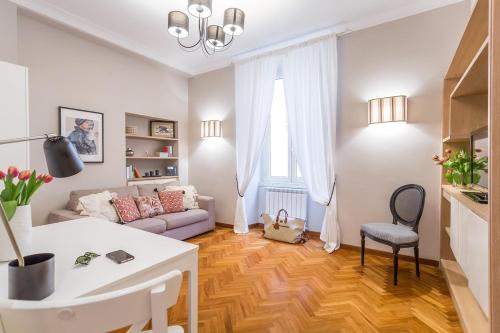 Colosseo Elegant Apartment — 4-Star Luxury Hotel in Rome, Italy