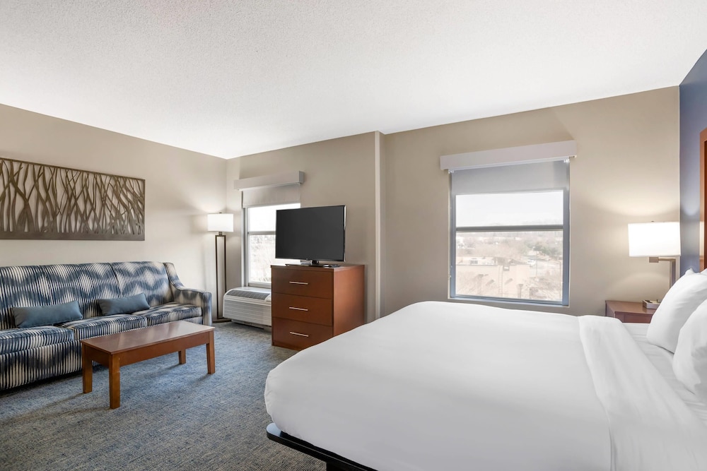 Comfort Suites near Birkdale Village Huntersville - photo 10