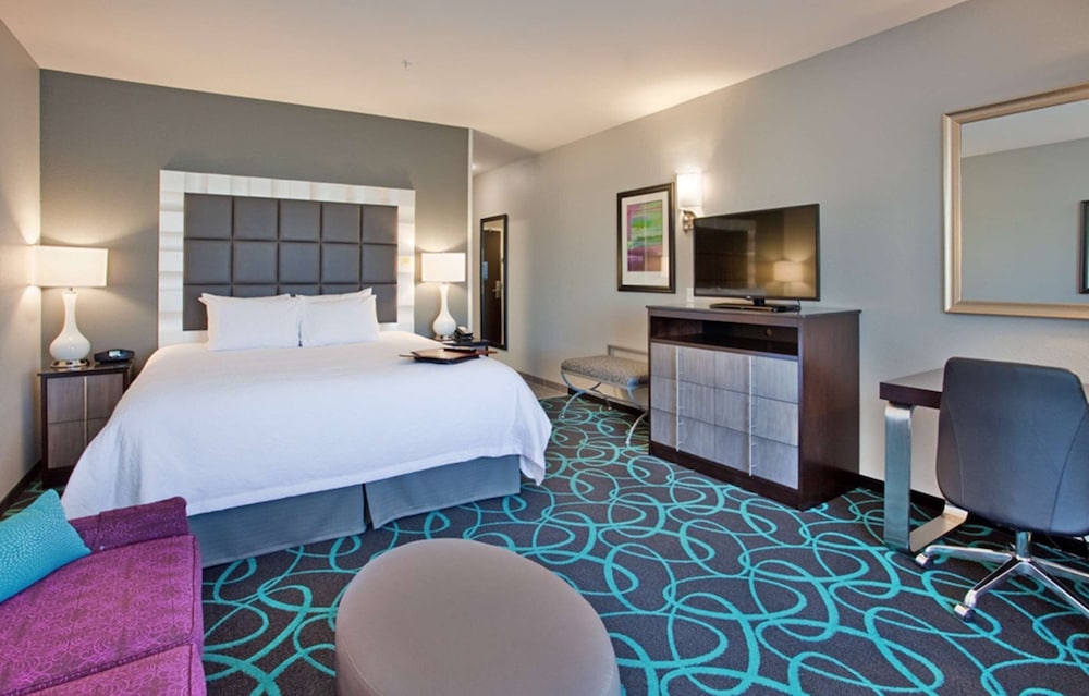 Hampton Inn Kearney - photo 21