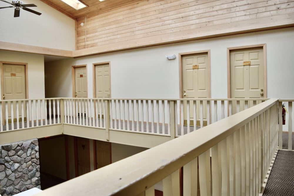 The Otter Supper Club & Lodge - photo 3