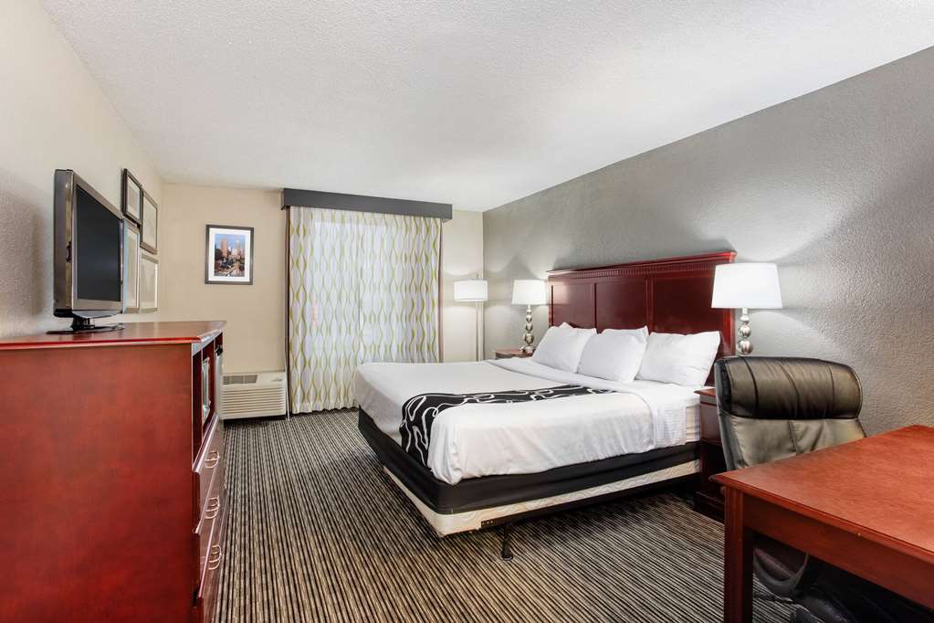 La Quinta Inn & Suites by Wyndham Indianapolis South - photo 15
