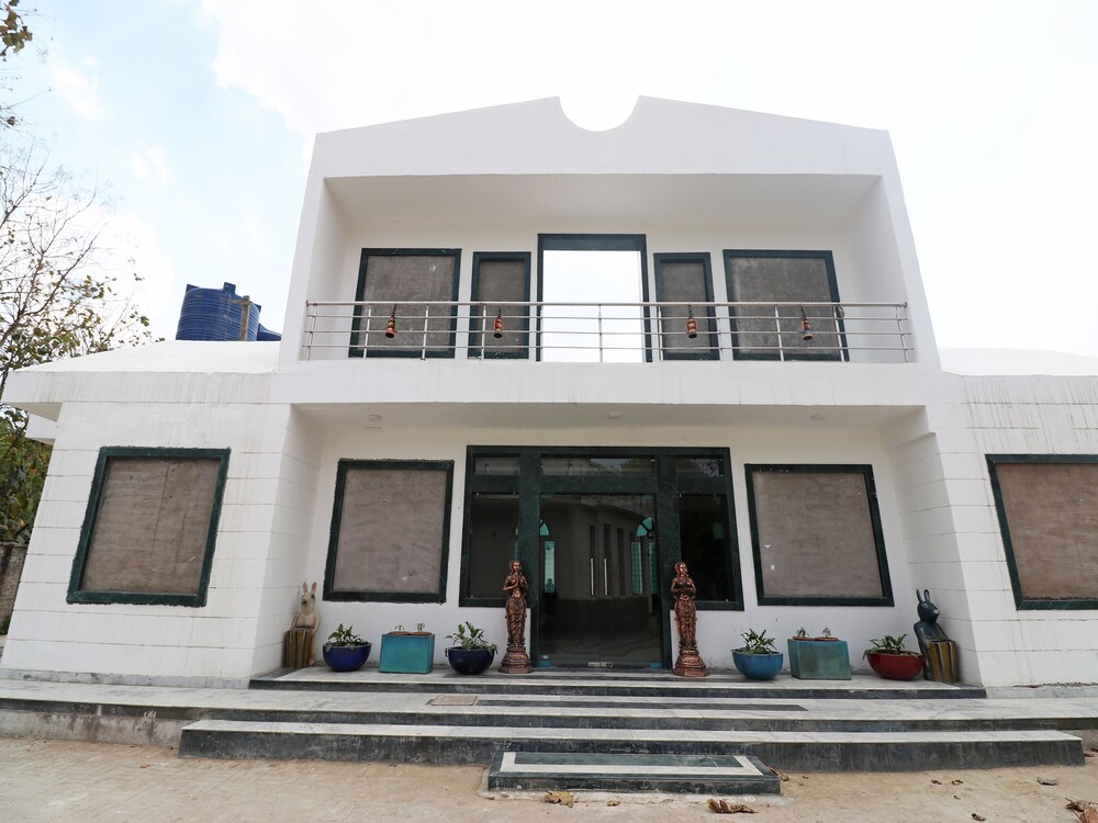 Capital O 30857 The Kd Resort in Kanpur, India