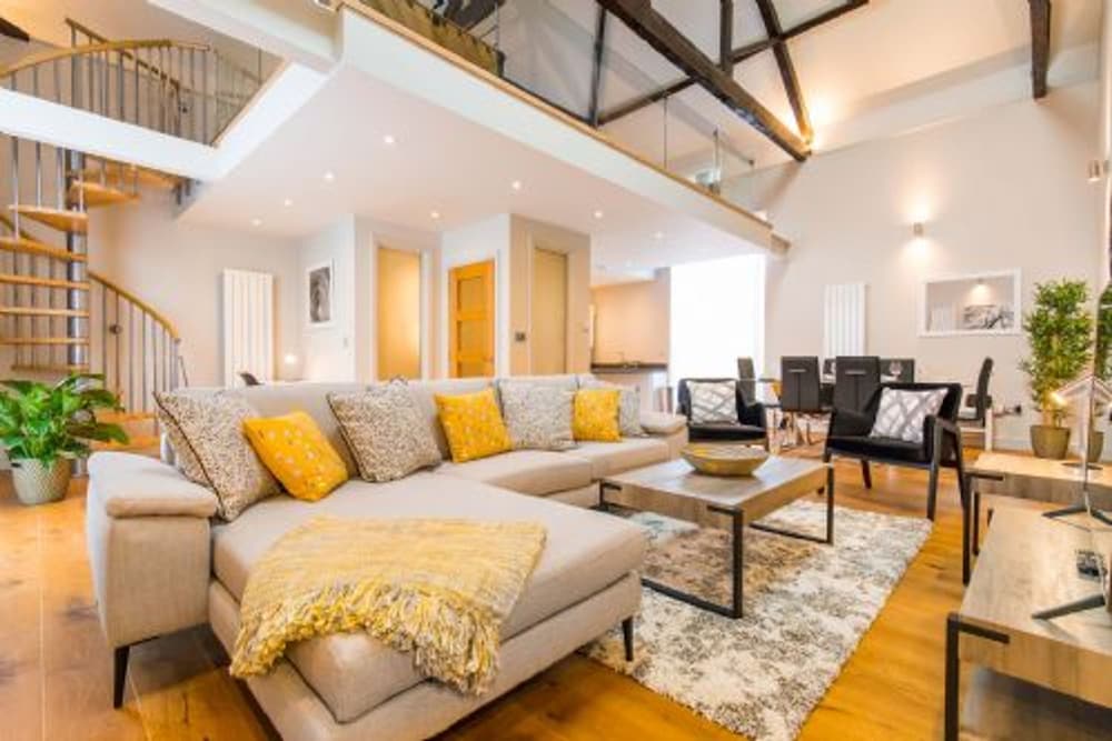 Host Stay Oddfellows Hall in Holt, United Kingdom