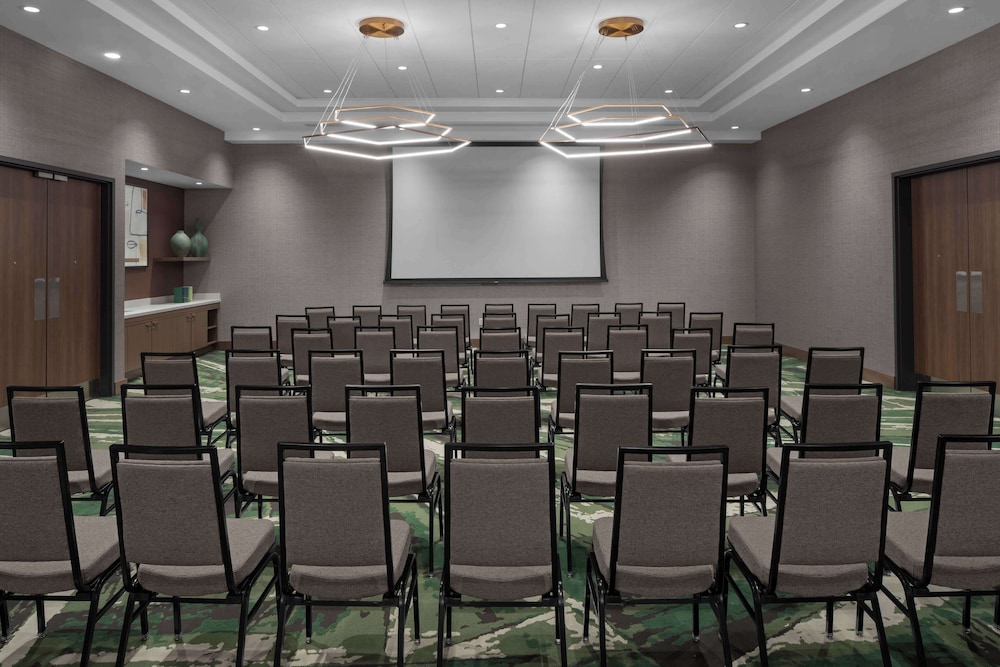 Embassy Suites by Hilton Madison Downtown - photo 34