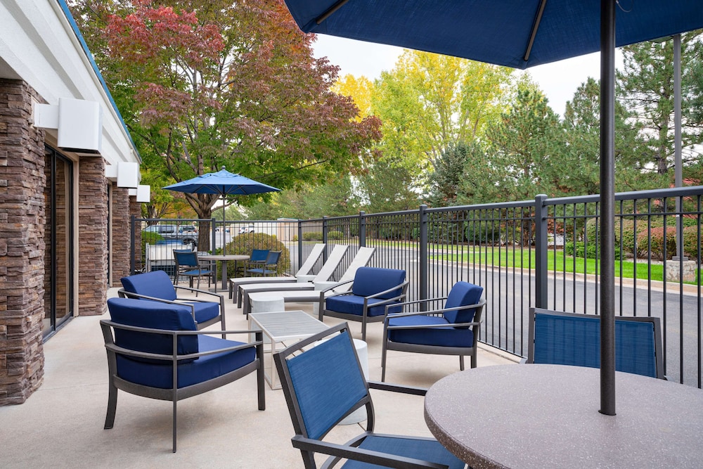 Hampton Inn Loveland - photo 27
